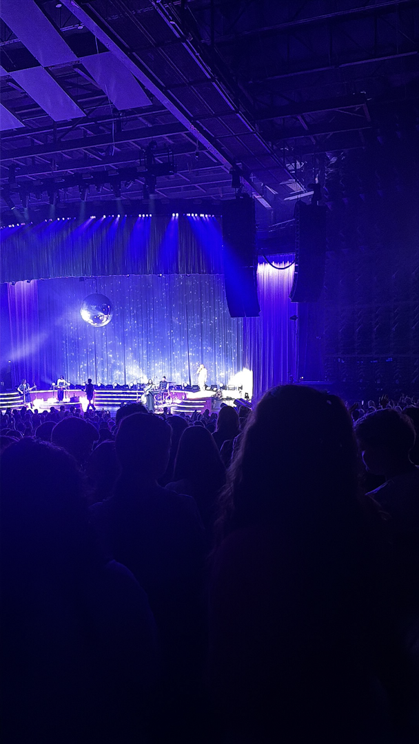 Shot on SplitLens — Hilary Duff Concert