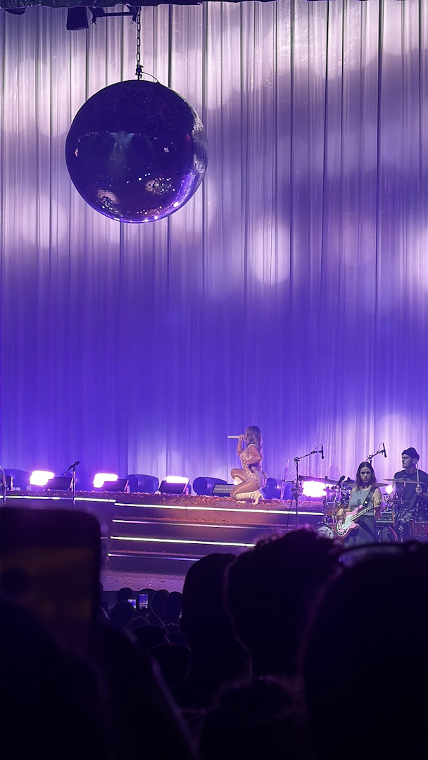 Shot on SplitLens — Hilary Duff Concert