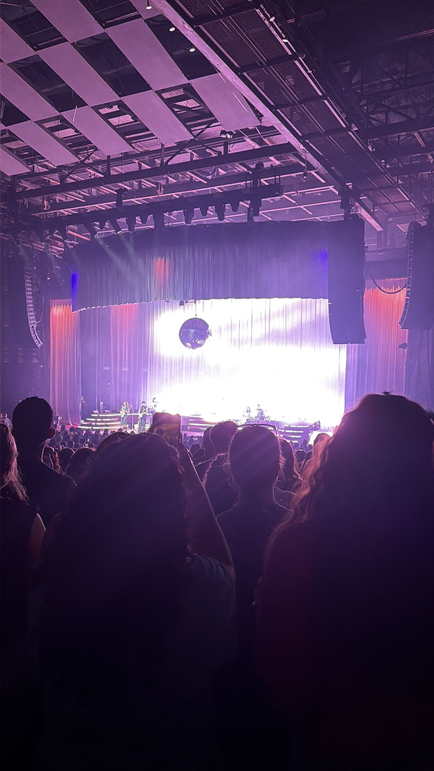 Shot on SplitLens — Hilary Duff Concert