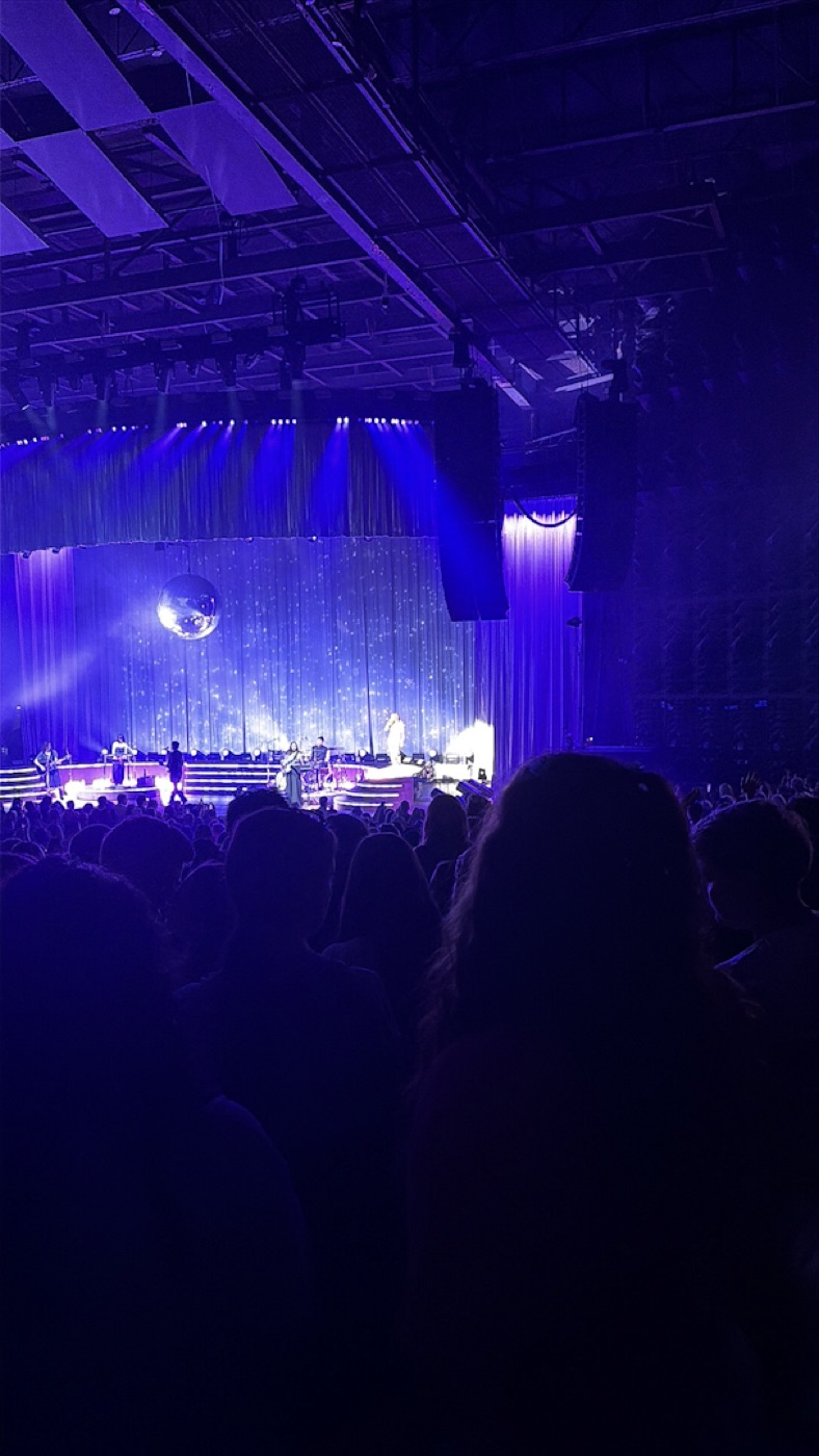 Shot on SplitLens — Hilary Duff Concert