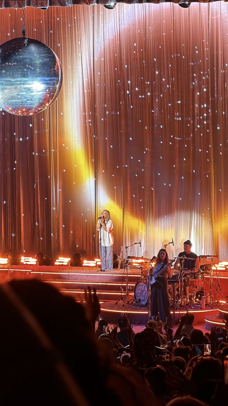 Hilary Duff Concert captured with SplitLens