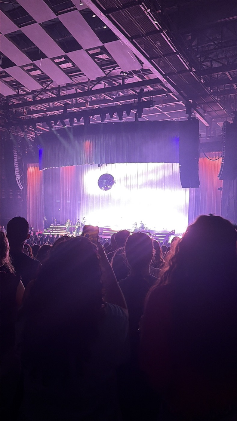 Shot on SplitLens — Hilary Duff Concert